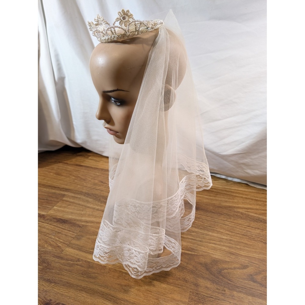 Vintage 1950s Off White Beaded Headpiece Crown Wedding Veil